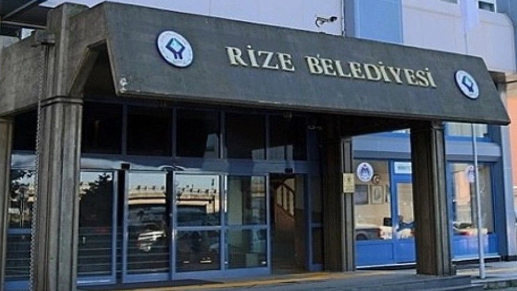 rize-belediyesi-082332-1