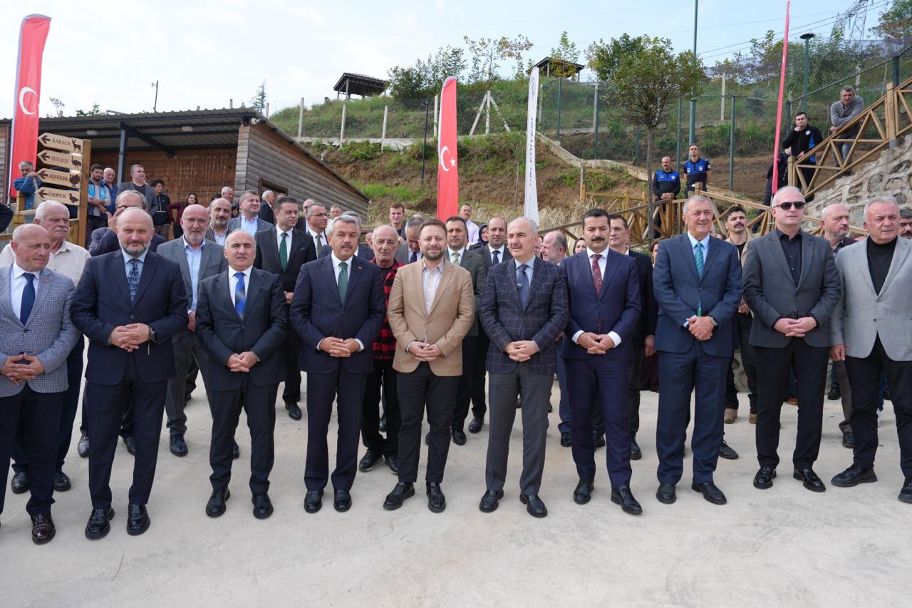 rize-belediyesi-tarafindan-isirlik-tabiat-parki-bunyesinde-hayata-gecirilen-hobi-hayvanat-bahcesi-duzenlenen-acilis-programinin-ardindan-vatandaslarin-hizmetine-sunuldu-3-050013