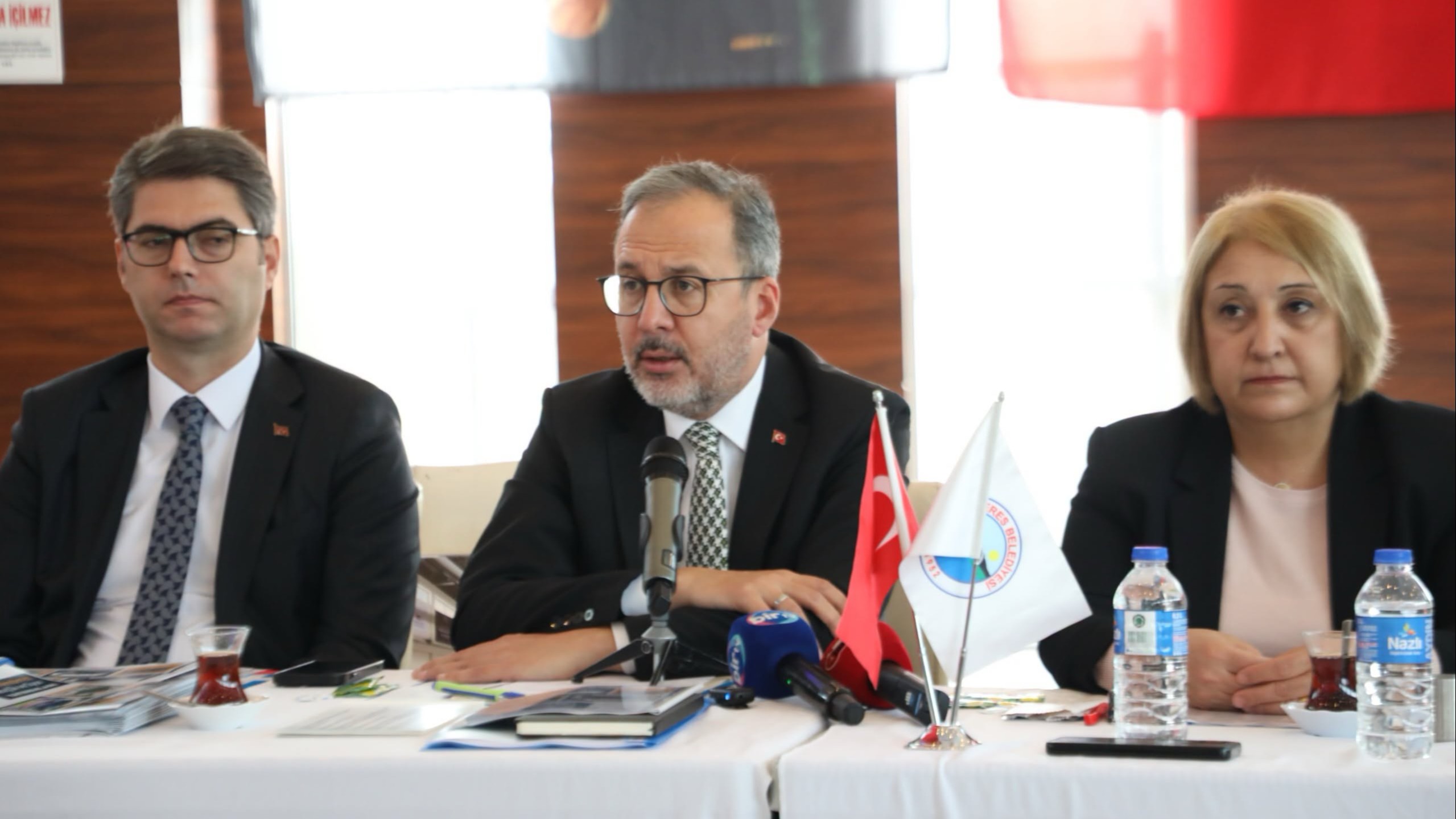 Kasapoğlu  Menderes'te Spor Yatırımlarını inceledi.