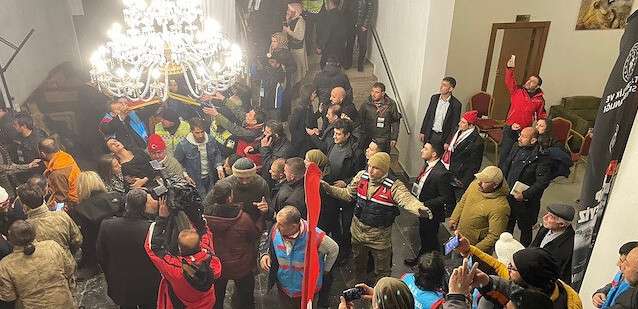 Sarıkamıştaki anma etkinliğinde tavan çöktü çok sayıda yaralı var