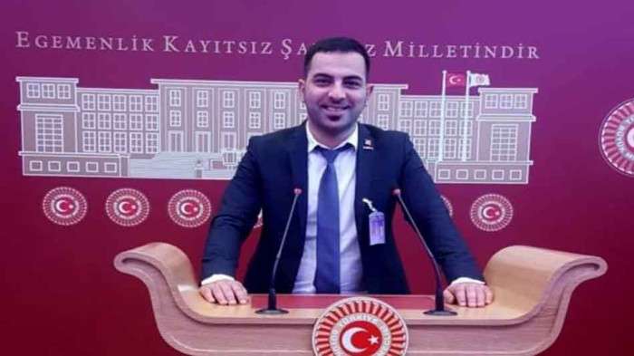 TOLGA PAPAKÇI ADAYLIĞINI AÇIKLADI