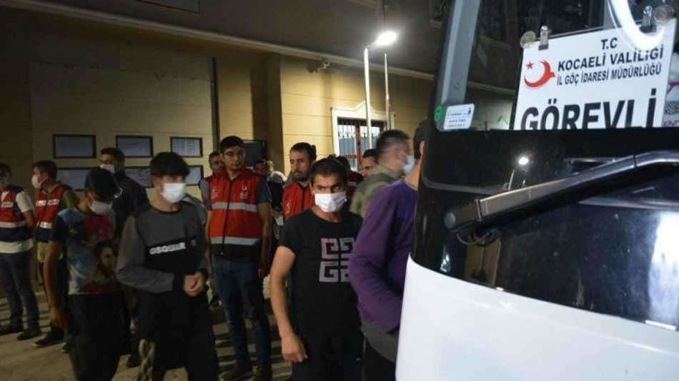 Kocaeli'de yakalanarak sınırdışı edildiler