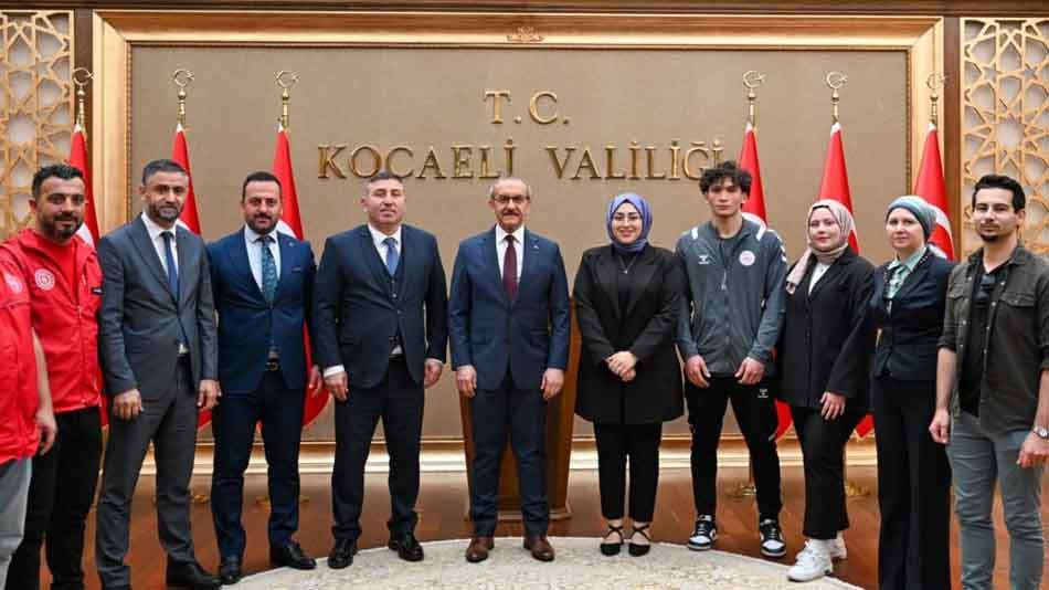  Vali Yavuz’a Gençlerden 19 Mayıs Ziyareti
