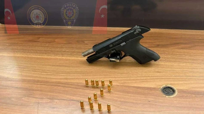 Seyir halindeki araçtan ateş açıldı