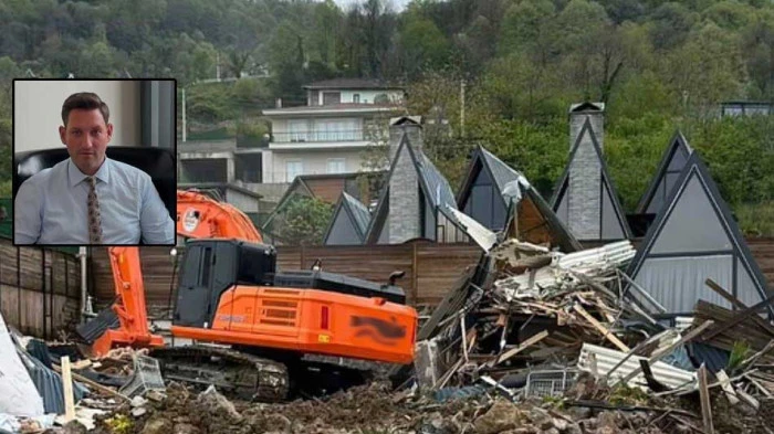  Ailesi tarafından yıktırıldı
