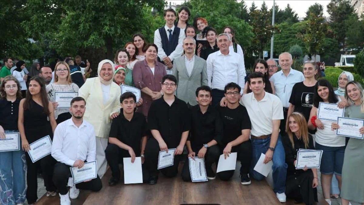 Başkan Çiftçi'den Çayırovalı tiyatroculara sertifika