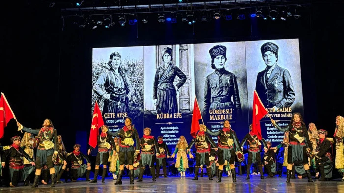 Harman sanatseverlerle buluştu
