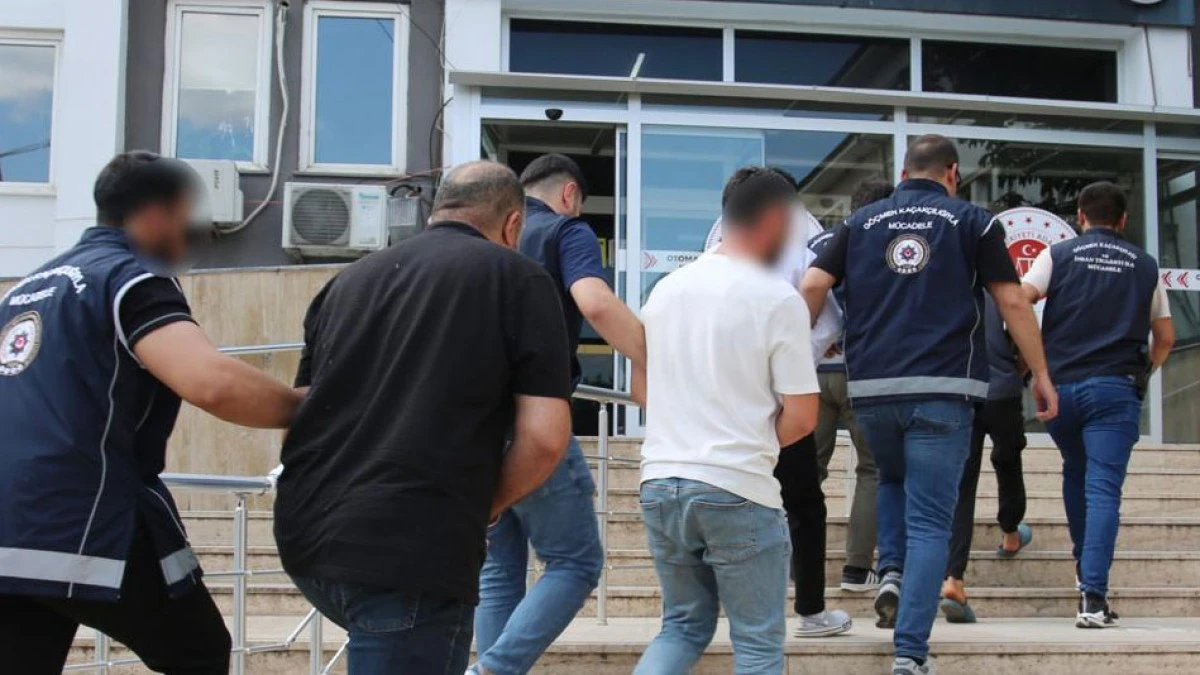 Operasyonla yakalanıp, sınır dışı edildiler