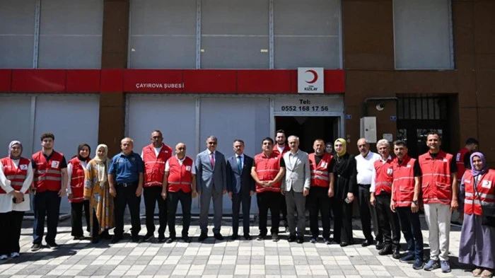 Vali Aktaş'tan Kızılay Çayırova Şubesine ziyaret