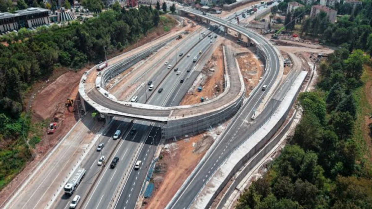 Gölcük istikameti geçici olarak araç trafiğine kapatıldı