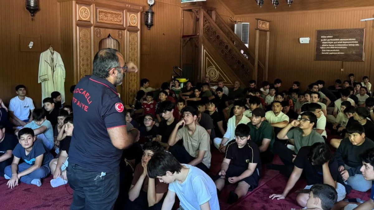  Kocaeli İtfaiyesi çocukları afetlere karşı bilinçlendiriyor