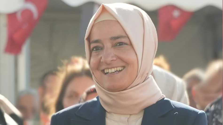 AK Parti Genel Başkan Yardımcısı Fatma Betül Sayan Kaya istifa etti