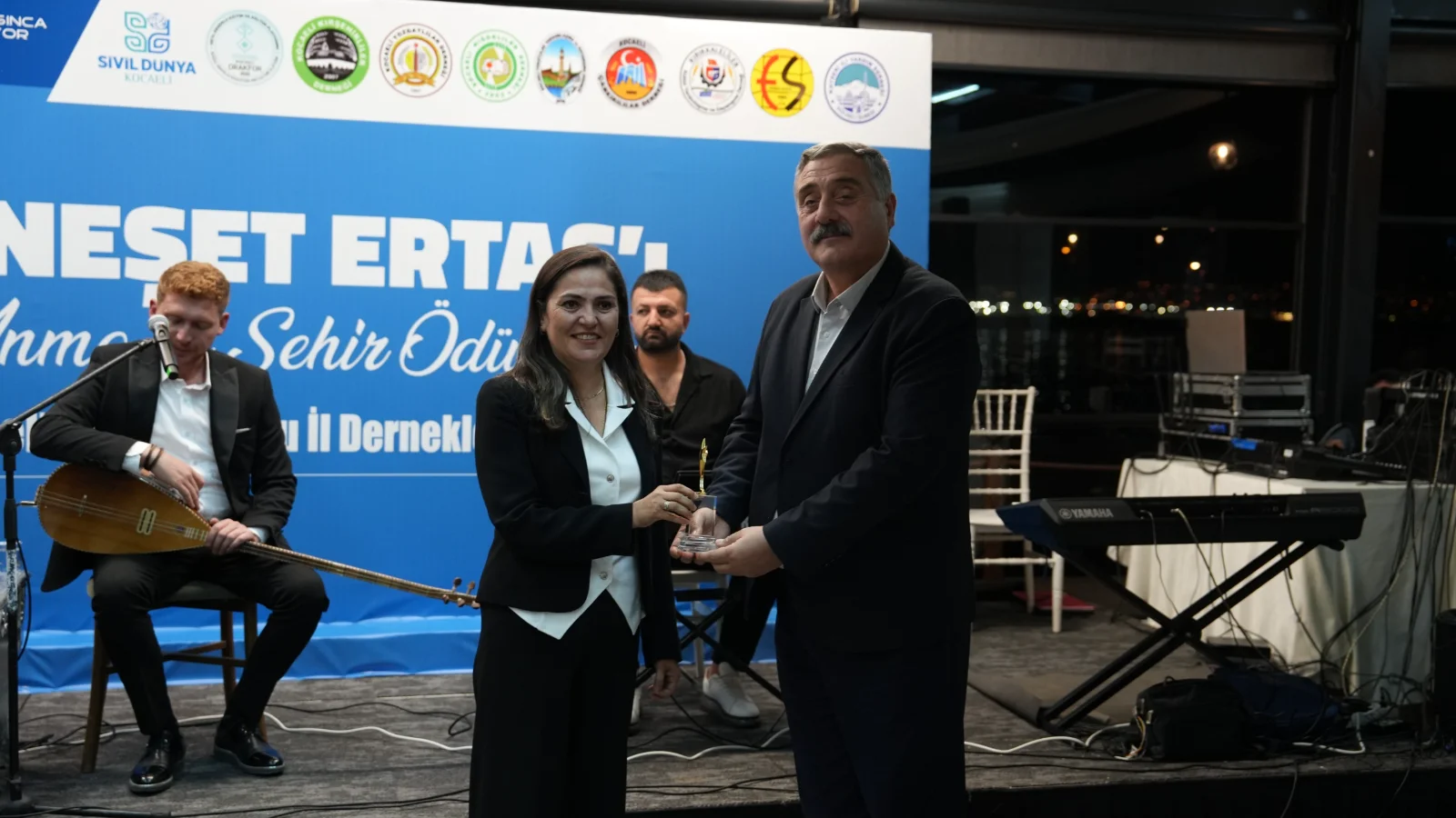 Neşet Ertaş için sazlar gönüllere dokundu