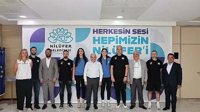 Nil&uuml;fer&rsquo;in milli voleybolcularına Başkan &Ouml;zdemir&rsquo;den tebrik