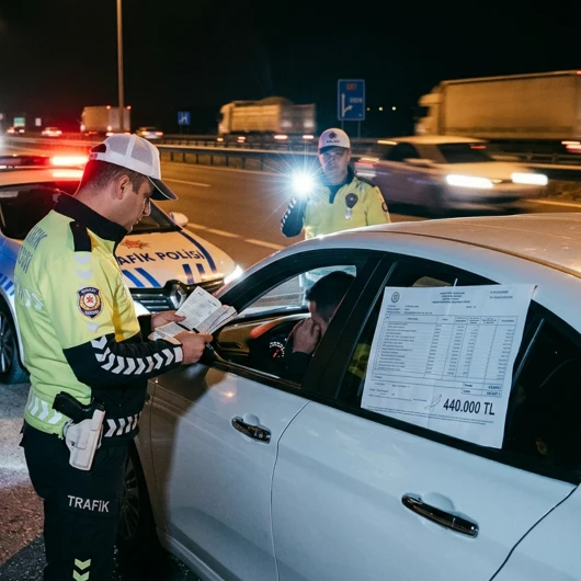 Afyonkarahisar'da'dur' ihtarına uymayan sürücü yakalandı