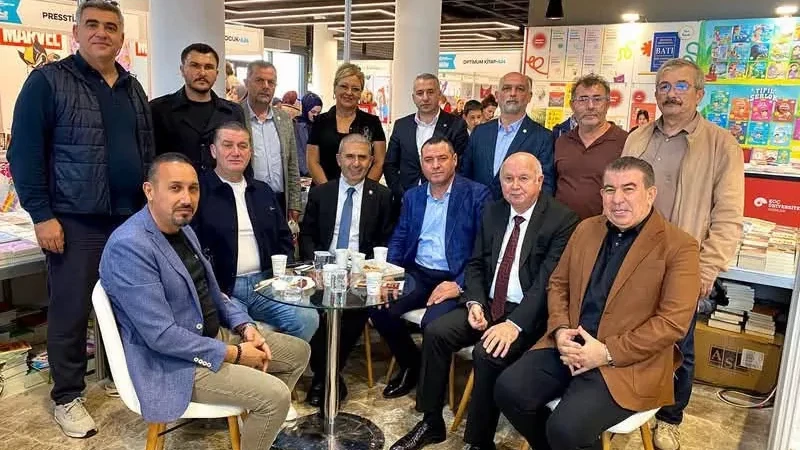 Kocaeli Kitap Fuarı'nda Yüksel Ercan yoğun ilgi ve imza günü