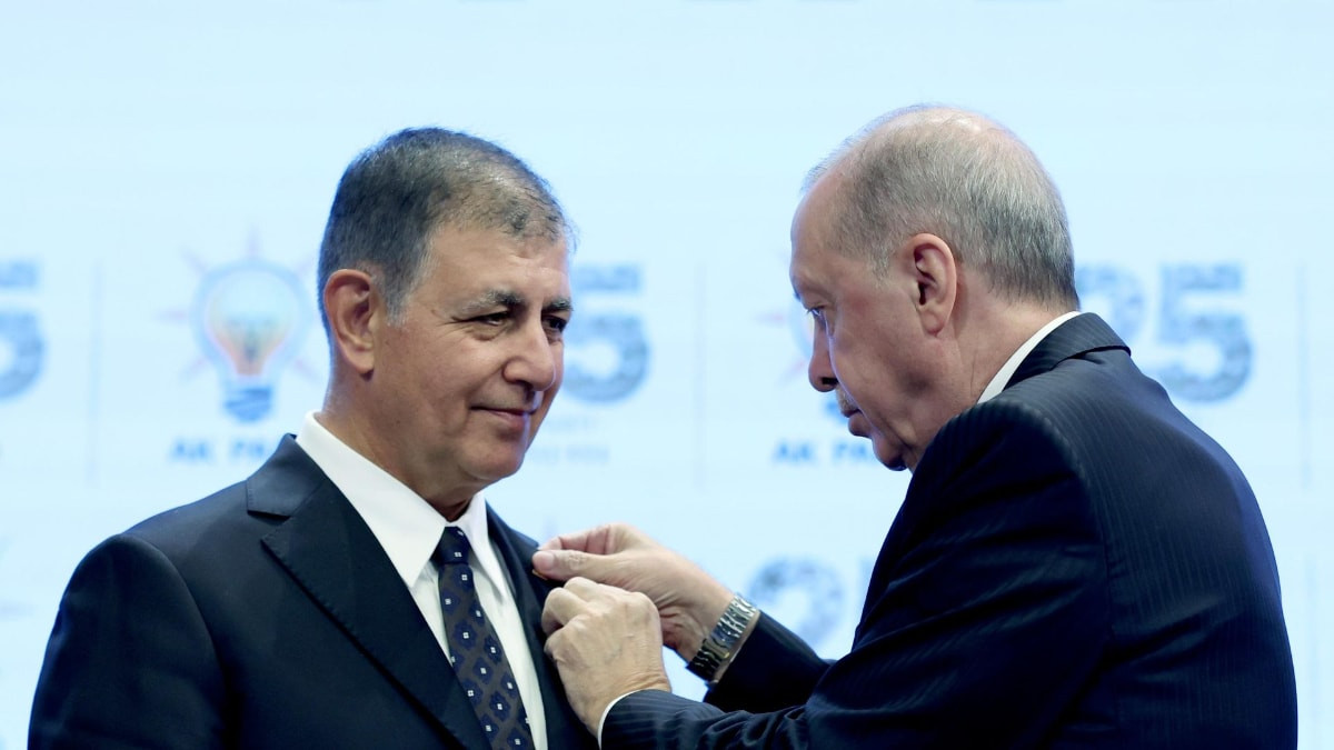 Cemil Tugay: AK Partili belediyeler özgürlükleri kısıtlamaz