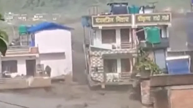 Nepal'de Sel Felaketi: Evler ve Köprüler Sulara Kapıldı