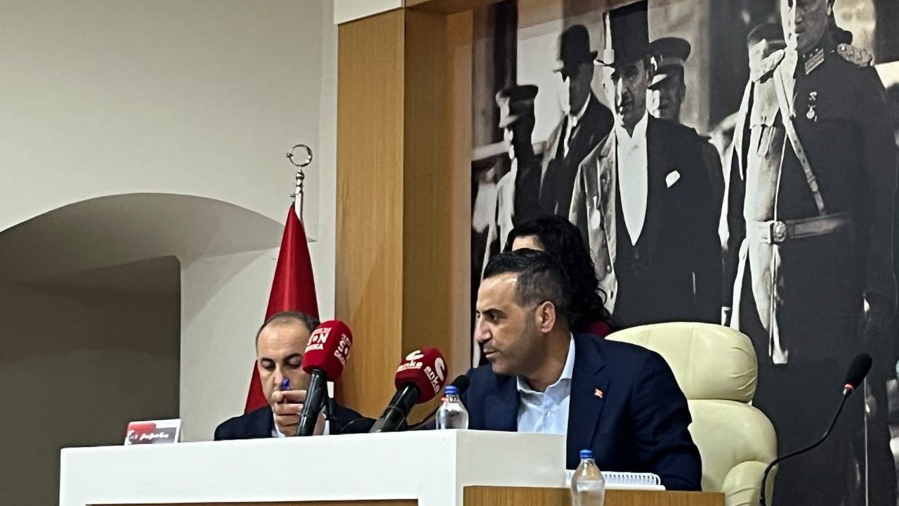 Çiğli Belediyesi meclis toplantısı çoğunluk sağlanamayınca ertelendi