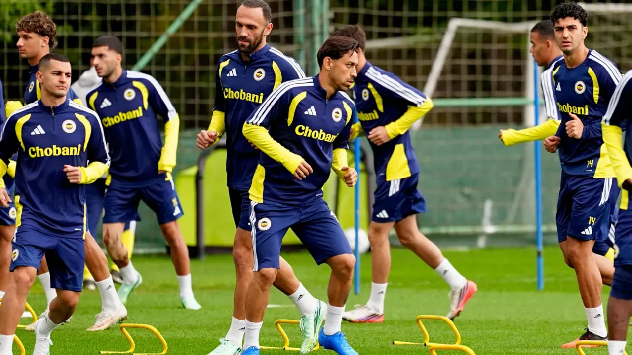 Fenerbahçe Şampiyonlar Ligi kamp kadrosu açıklandı: Lukaku yer aldı