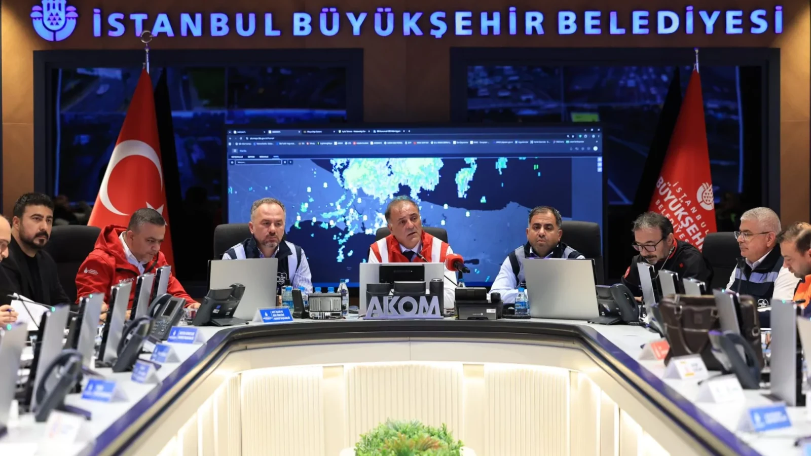 İstanbul'da Fırtına Alarmı: İBB'den Kritik Uyarı ve Tedbirler