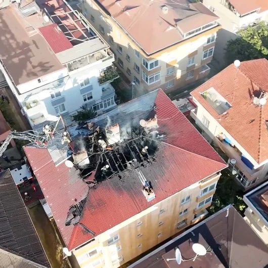 Tuzla'da Ayakkabı Fabrikası Yangını: Çatı Kül Oldu