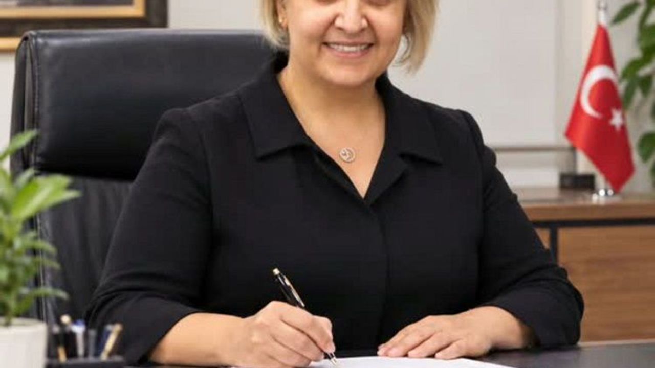 Menderes'te meme kanseri farkındalığı için pembe kıyafetli etkinlik düzenlendi