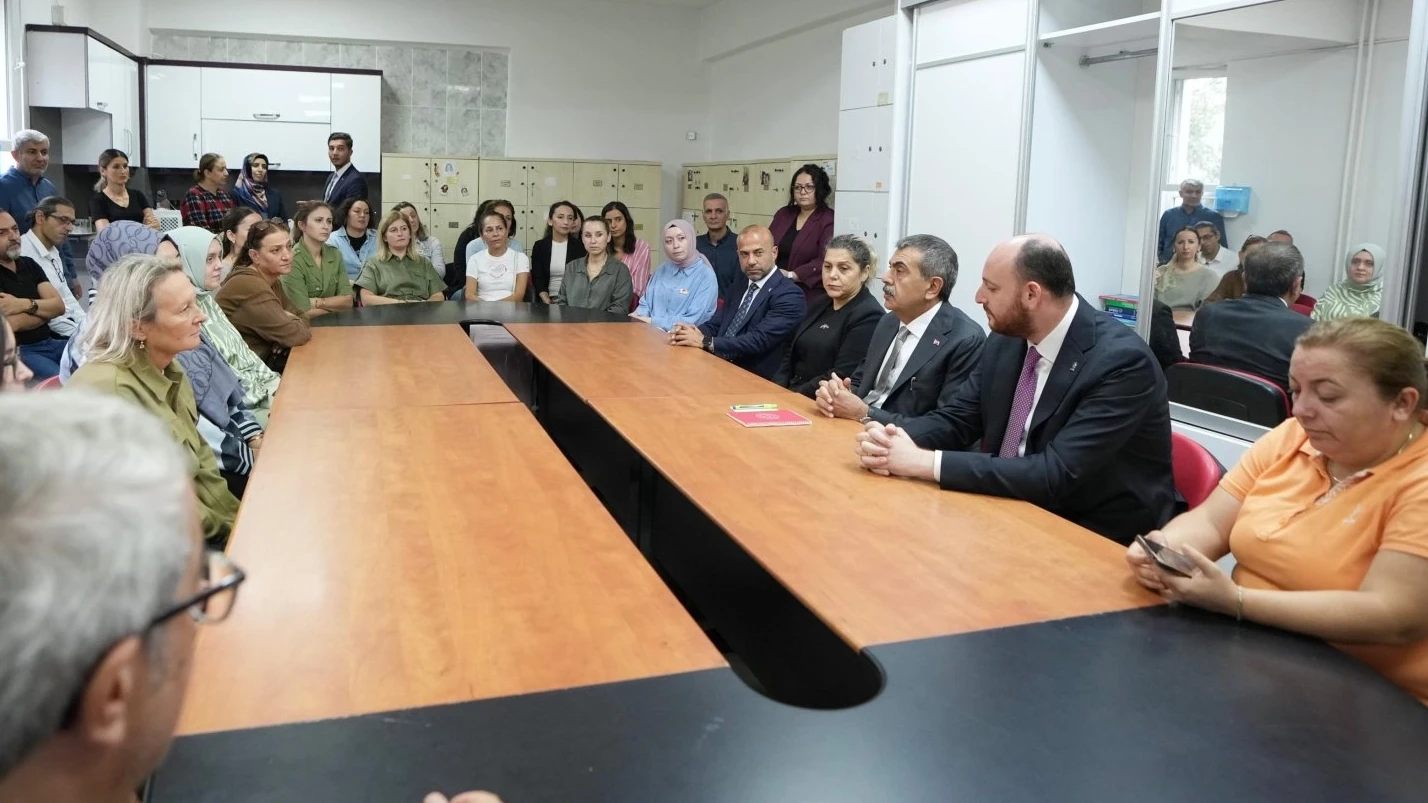 Bakan Tekin'dan Yalova'da okul ziyareti
