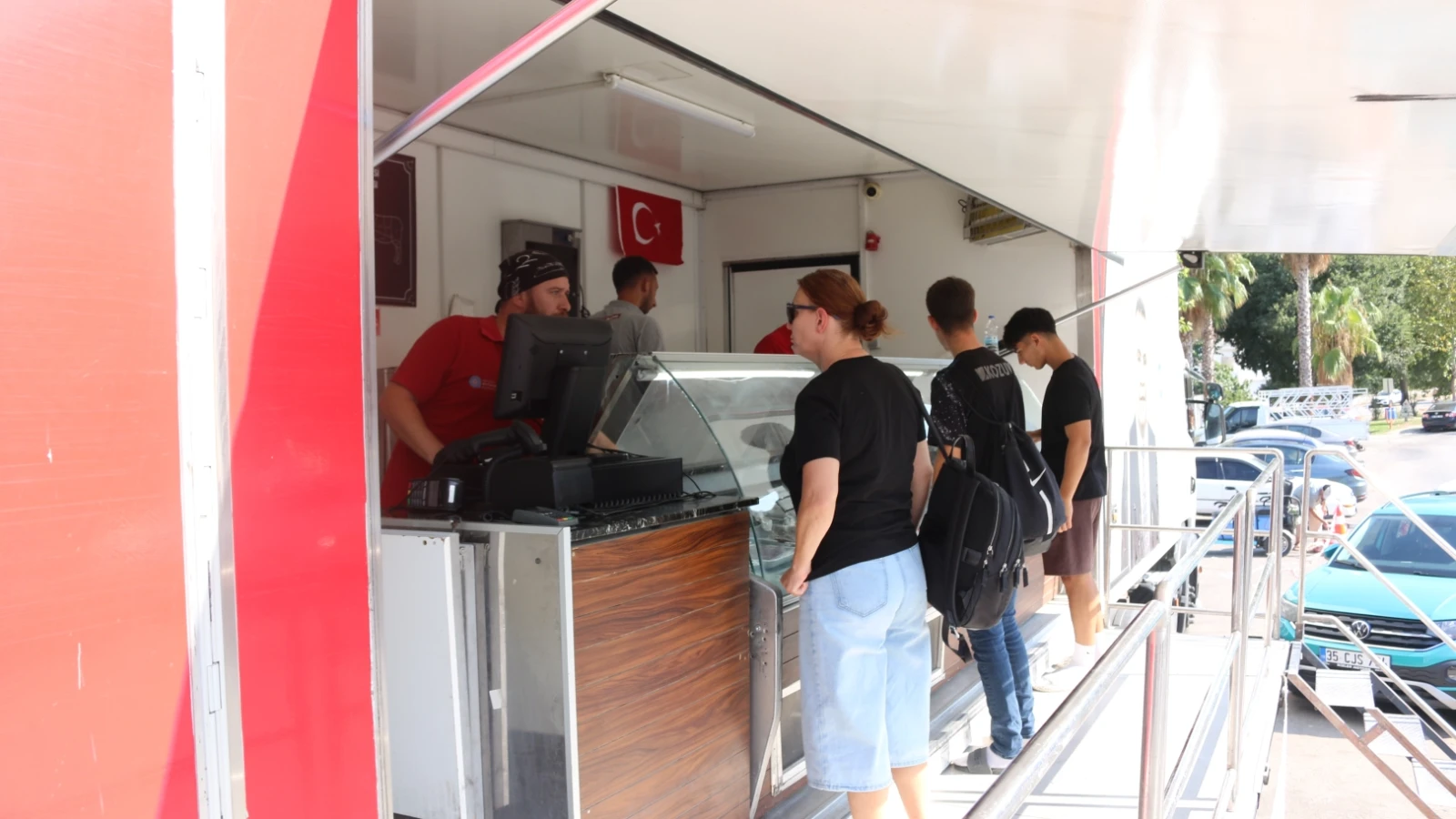 Halk Et Mobil Satış Tırı Her Gün Farklı İlçede Hizmet Veriyor