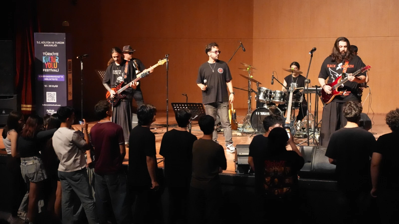 Kahramanmaraş’ta Festivalin Sekizinci Günü Türk Rock Müziği Konseriyle Taçlandı
