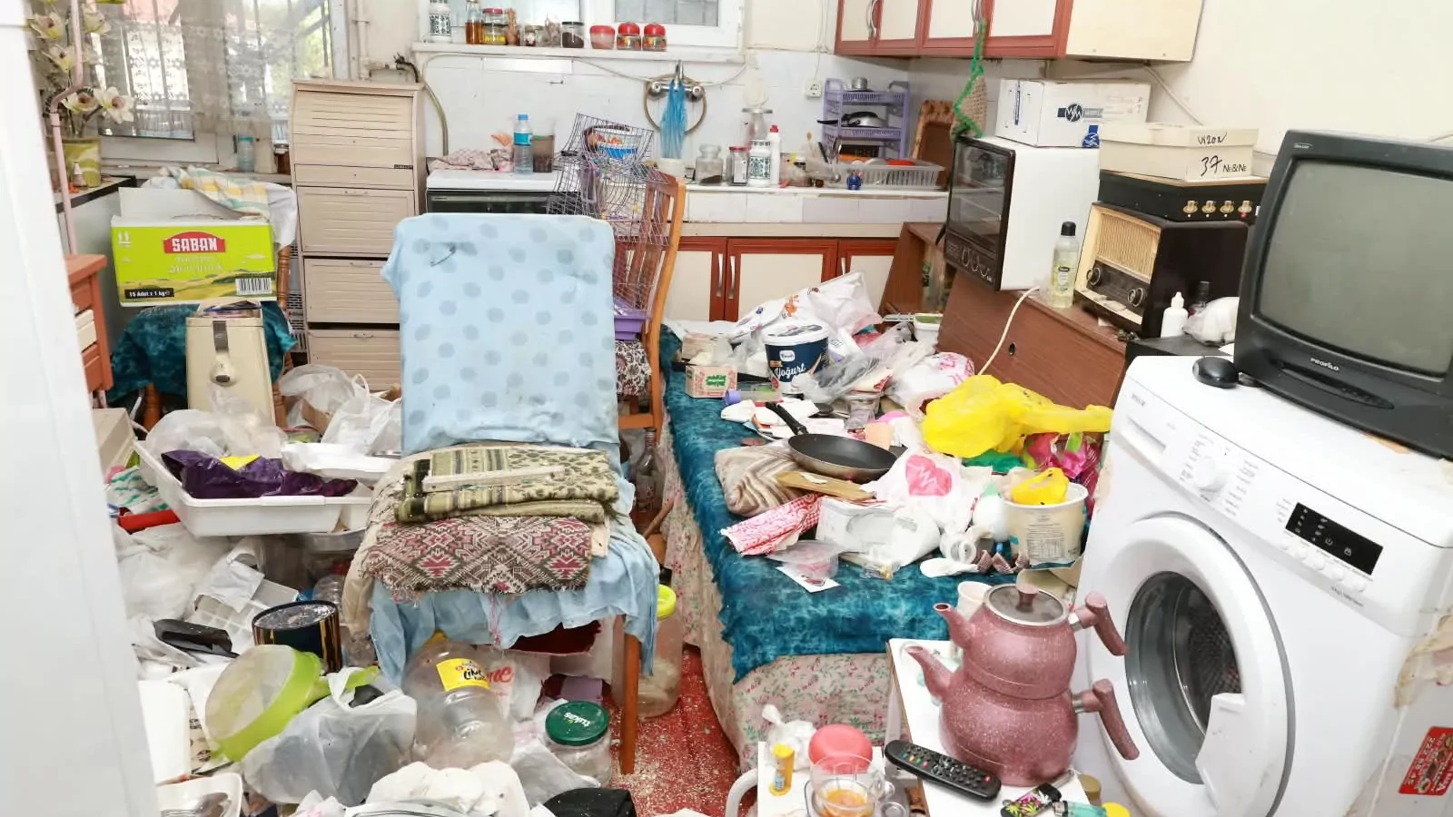 Bursa Osmangazi'de çöp eve belediyeden hızlı müdahale