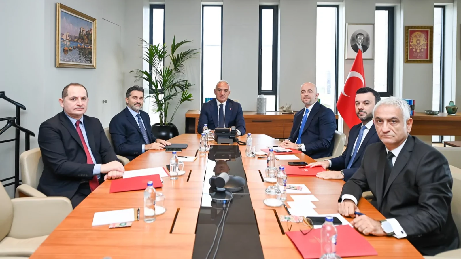 Bakan Ersoy ve THY yönetiminden turizm zirvesi