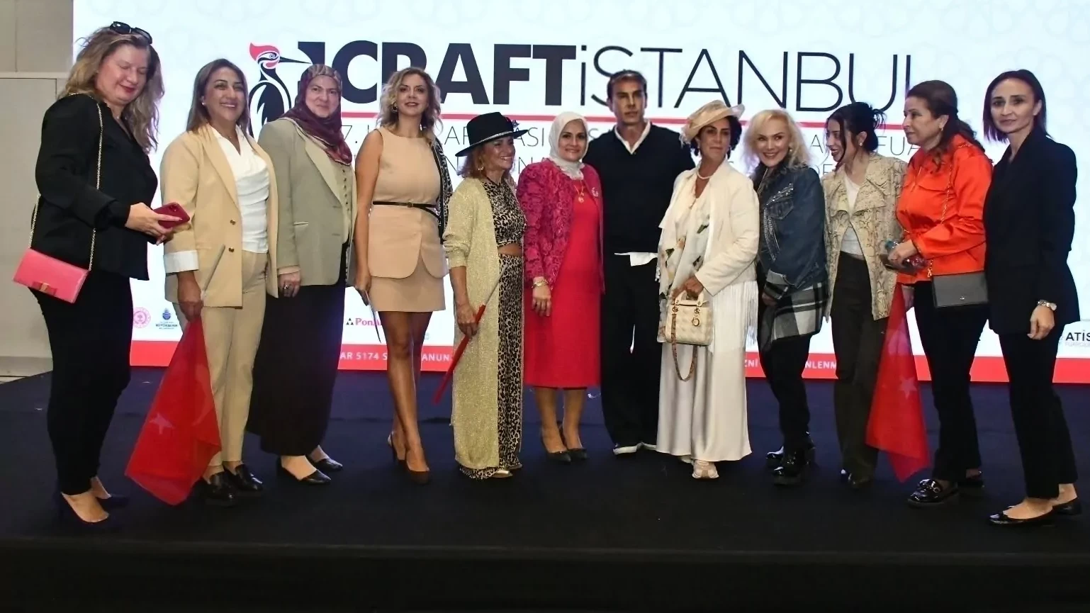 Şapkalar podyumda