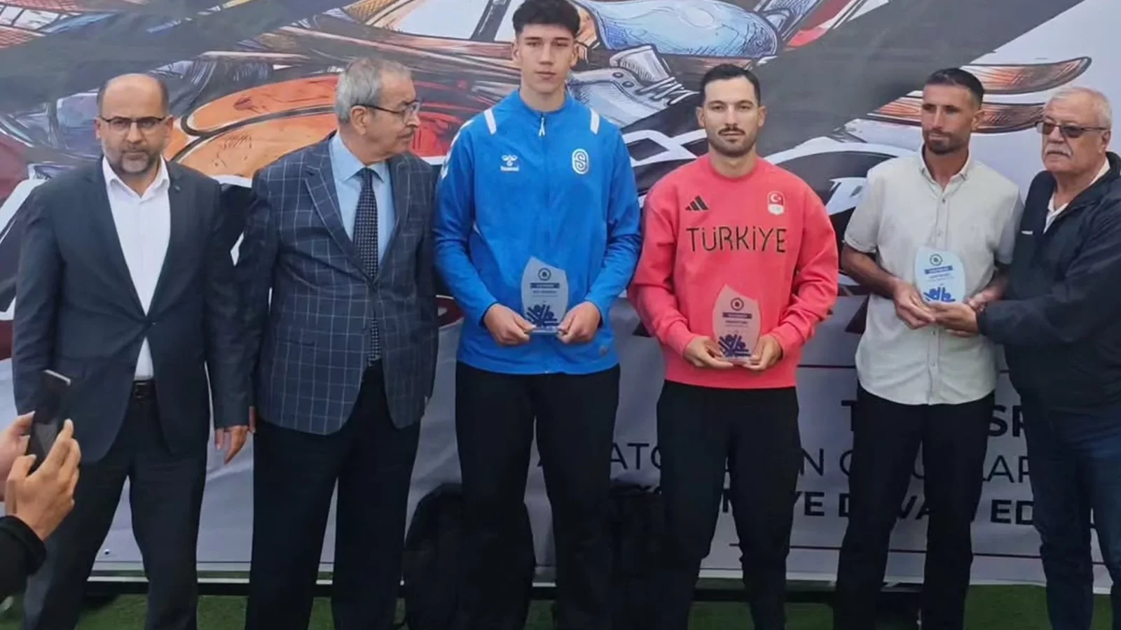 Konyalı bisikletçiye 'yılın sporcusu' ödülü