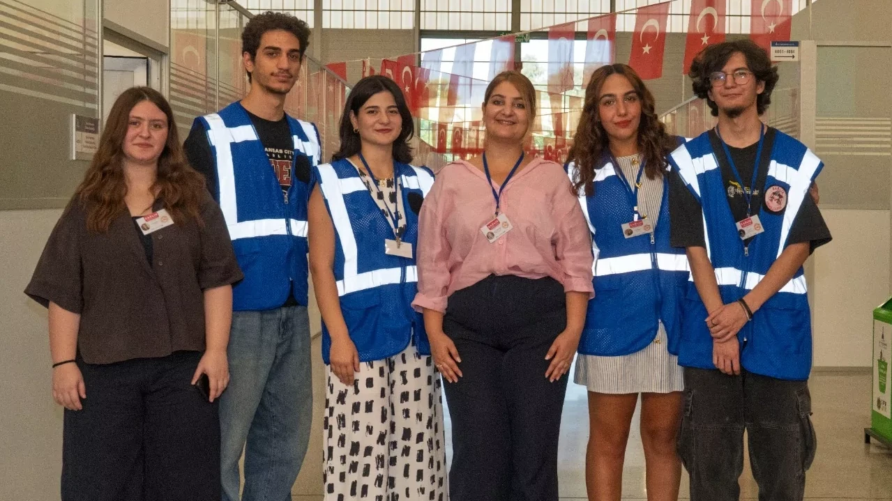 İzmir'de gönüllü sağlık ordusu büyüyor