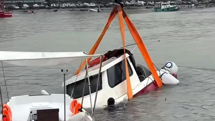 Akçakoca Limanı'nda tekne battı!