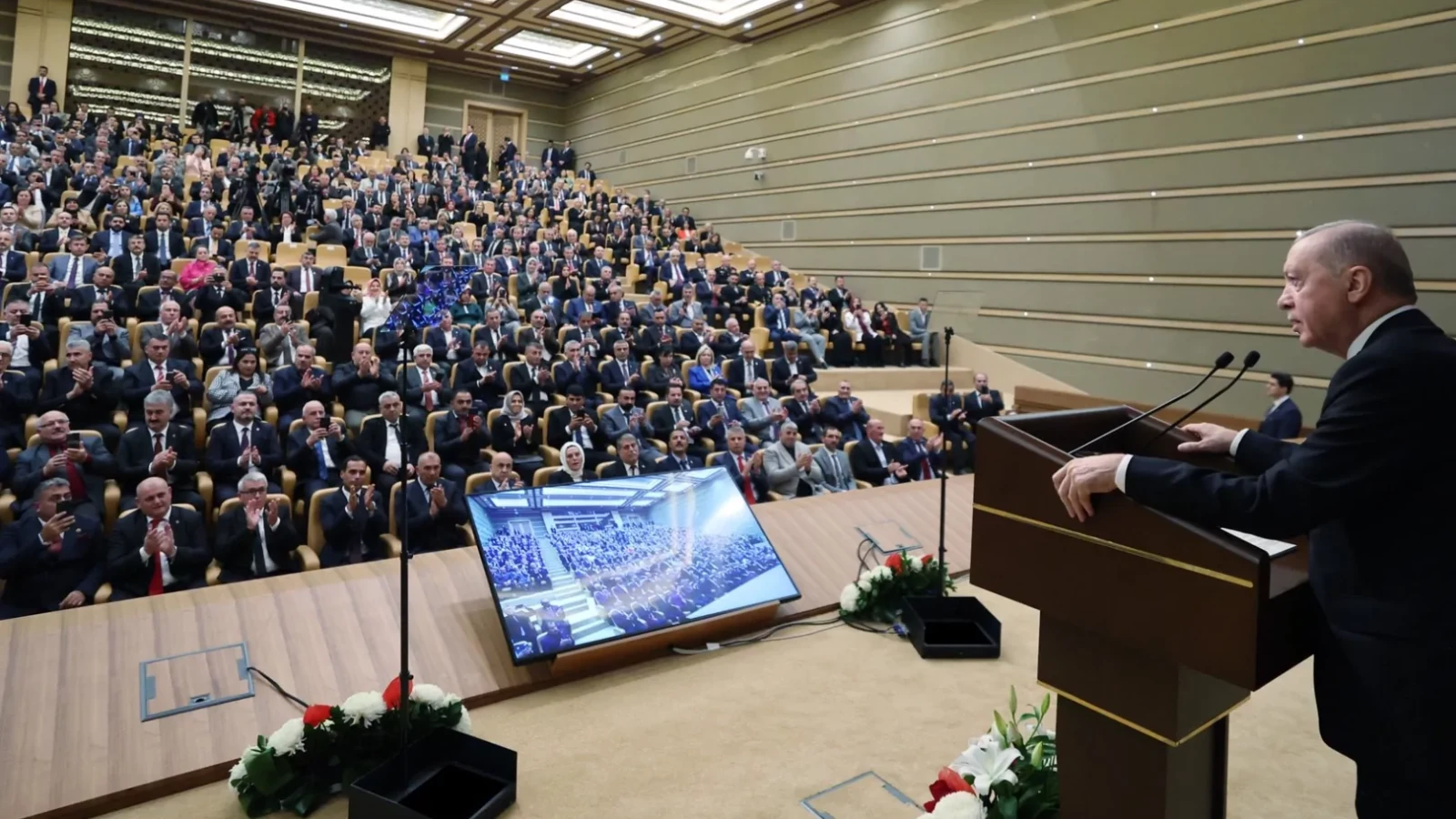 Cumhurbaşkanı Erdoğan'dan muhtarlara: Nifak duvarları örmeye çalışanlara karşı teyakkuzdayız