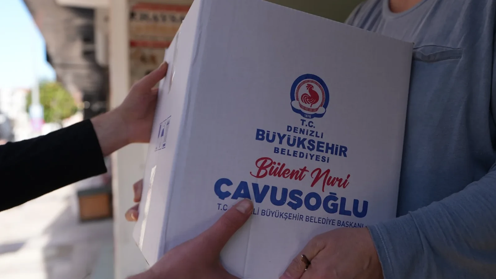 Denizli’de gıda kolisi desteği devam ediyor