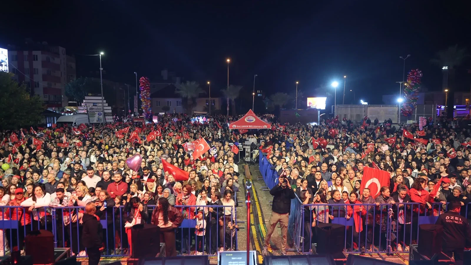 Muğla Dalaman'da Cımhuriyet coşkusu zirve yaptı
