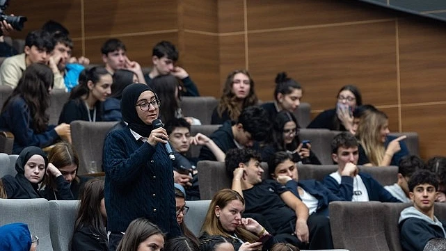 Tahir Büyükakın'dan Gençlere Önemli Tavsiye: Hata Yapmaktan Korkmayın