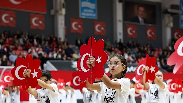 İzmir Aliağa'da Cumhuriyet Bayramı törenlerle kutlandı