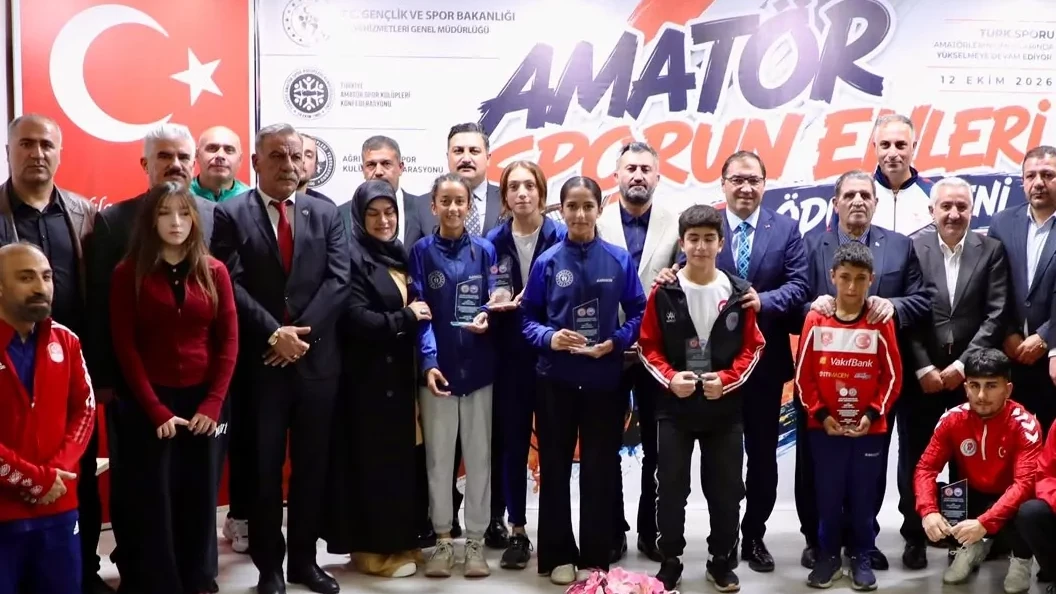 Ağrı’da sporun enleri ödül töreni coşkuyla tamamlandı... ASKF’den 13 isme ödül