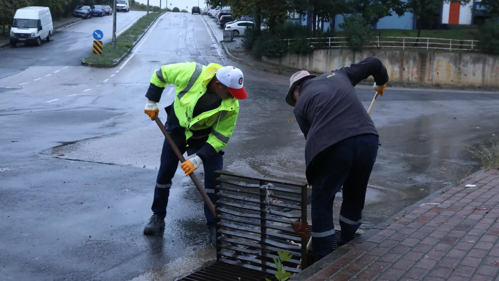 Çayırova'da yoğun yağmur mesaisi