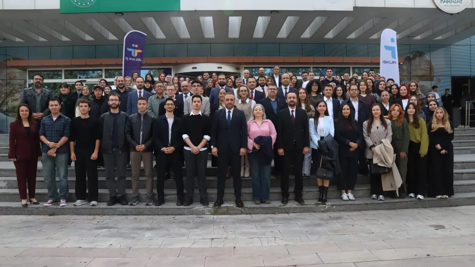 Konya'da gençler ve iş dünyası aynı masada buluştu