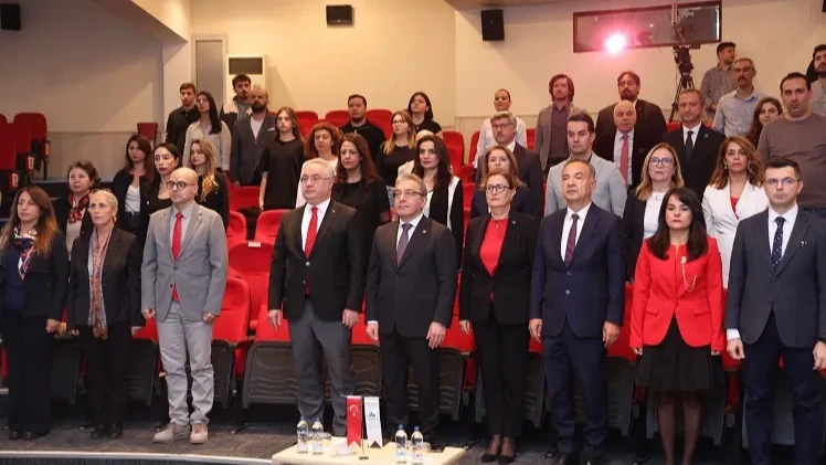 İzmir’in üniversiteleri Cumhuriyet’in kazanımlarını konuştu