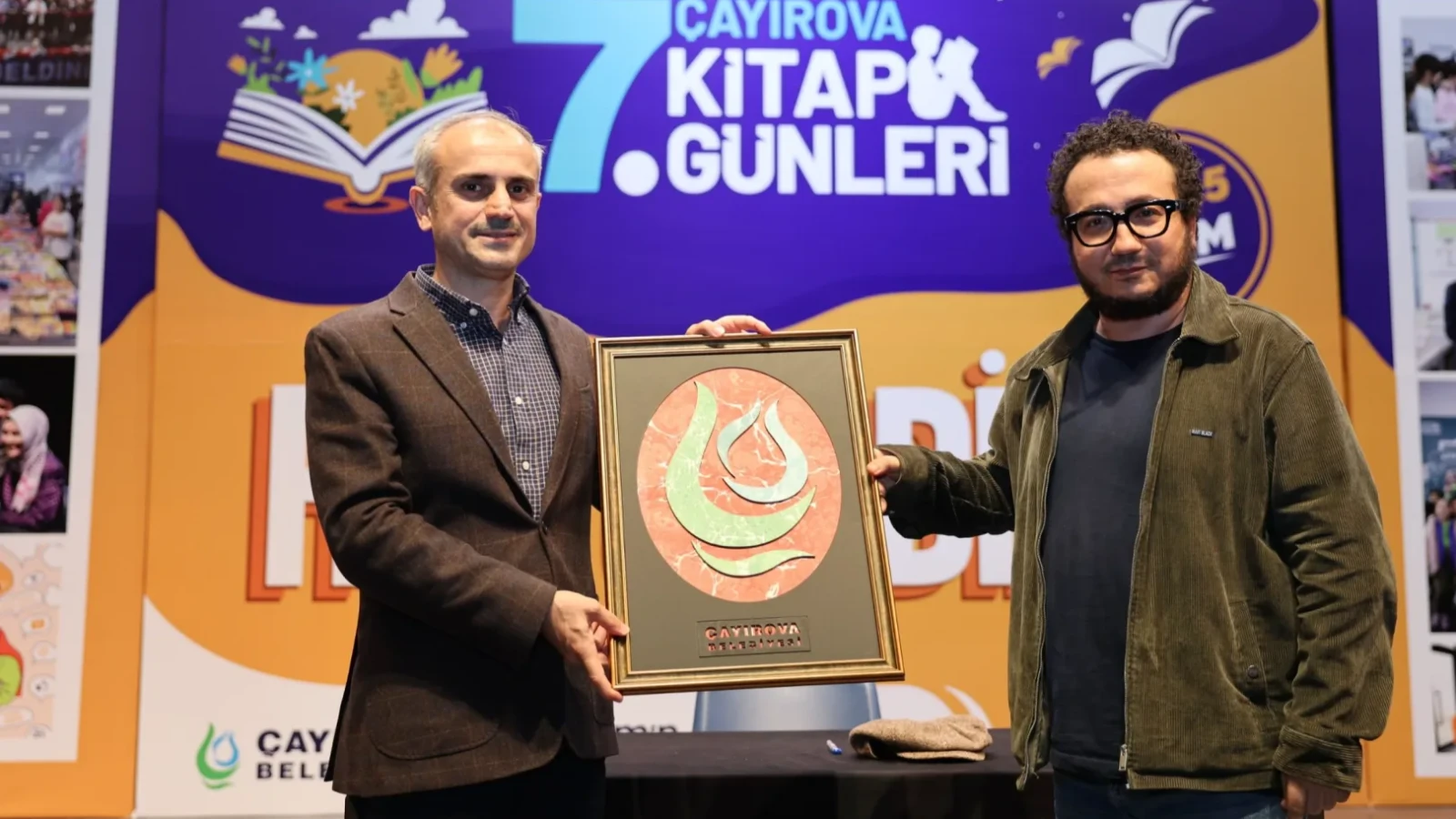 Oytun Erbaş, Çayırovalı sevenleriyle kitap günlerinde buluştu