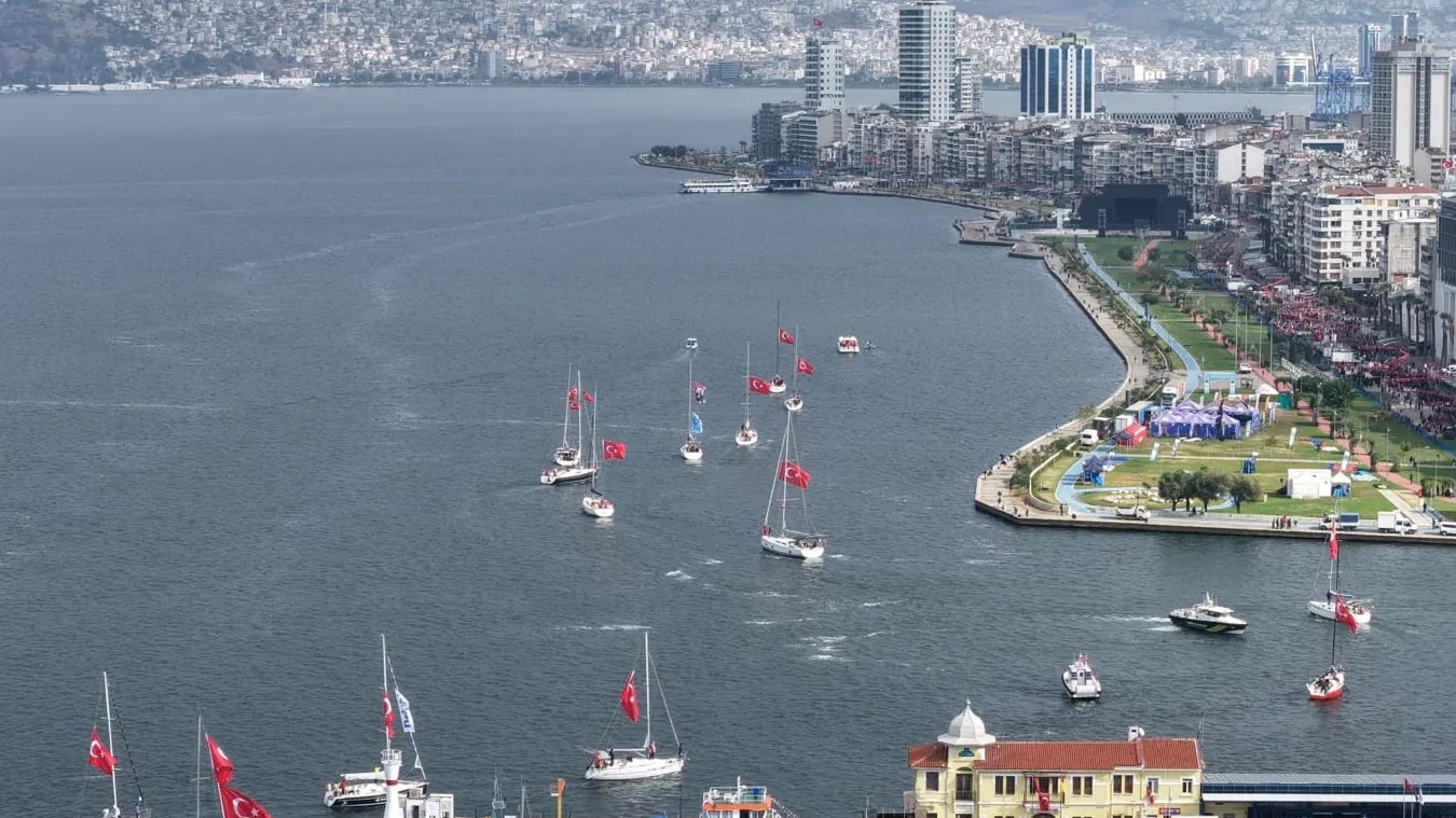 İzmir Körfezi'nde Cumhuriyet rüzgarı esti