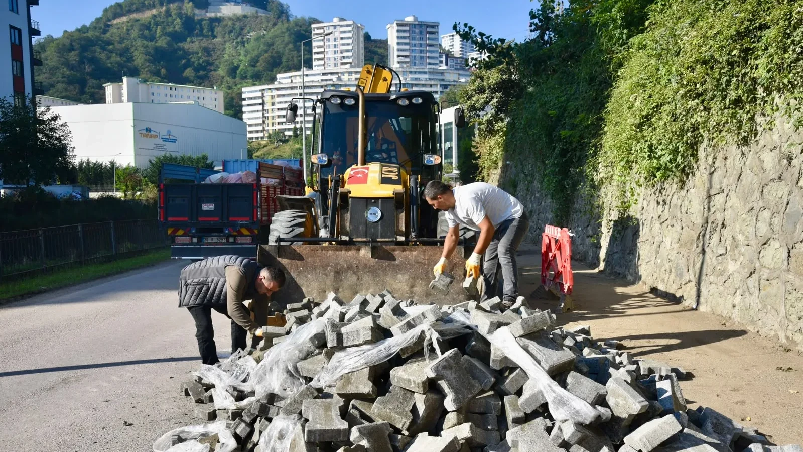 Giresun'da yol ve altyapı çalışmaları devam ediyor